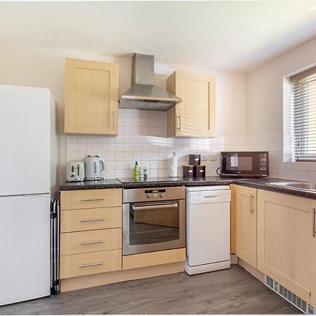 Lovely 2Bed Apt In Redditch, Free Wi-Fi & Parking Buitenkant foto