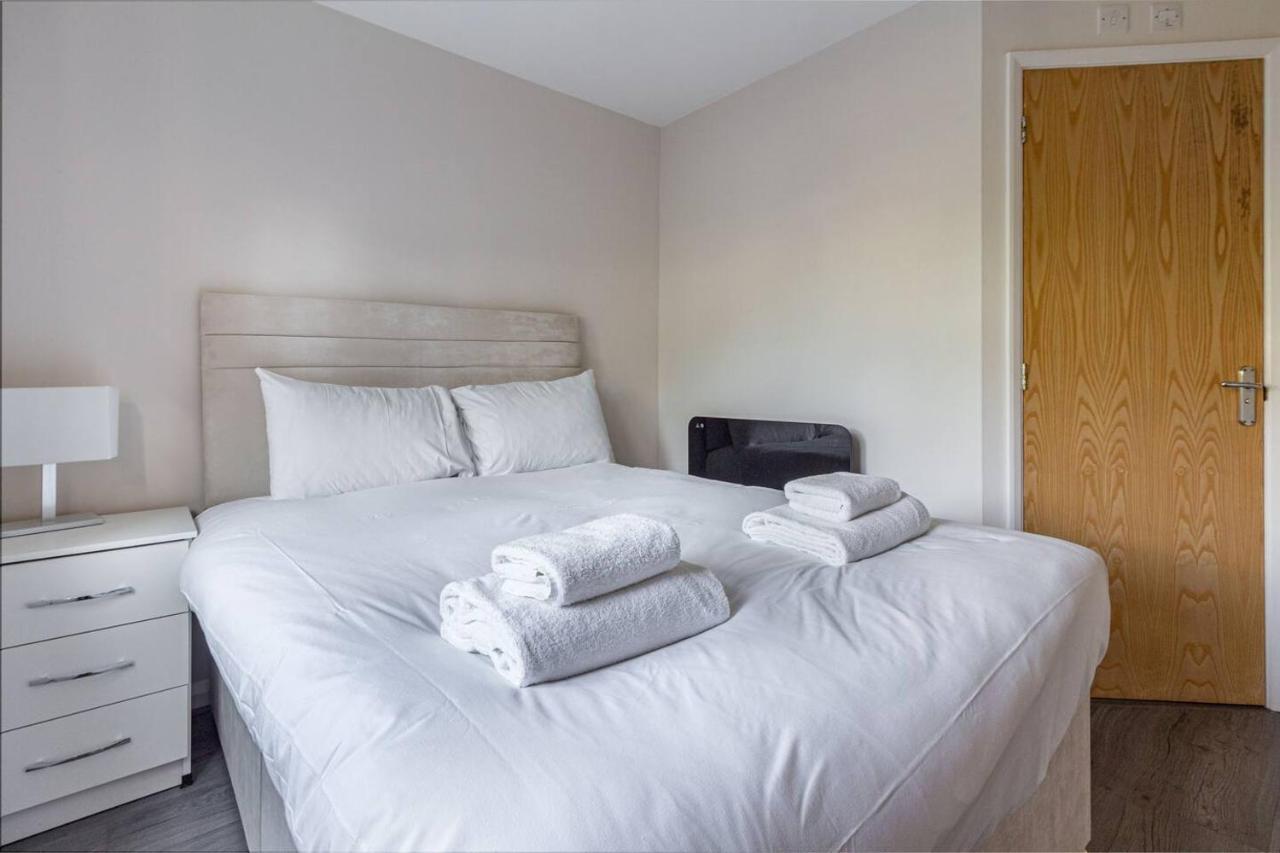 Lovely 2Bed Apt In Redditch, Free Wi-Fi & Parking Buitenkant foto