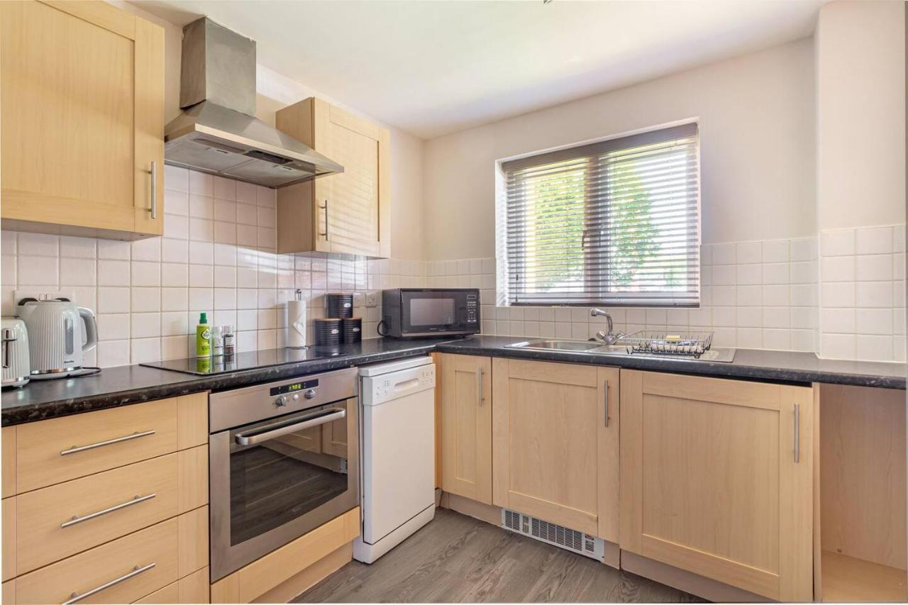 Lovely 2Bed Apt In Redditch, Free Wi-Fi & Parking Buitenkant foto
