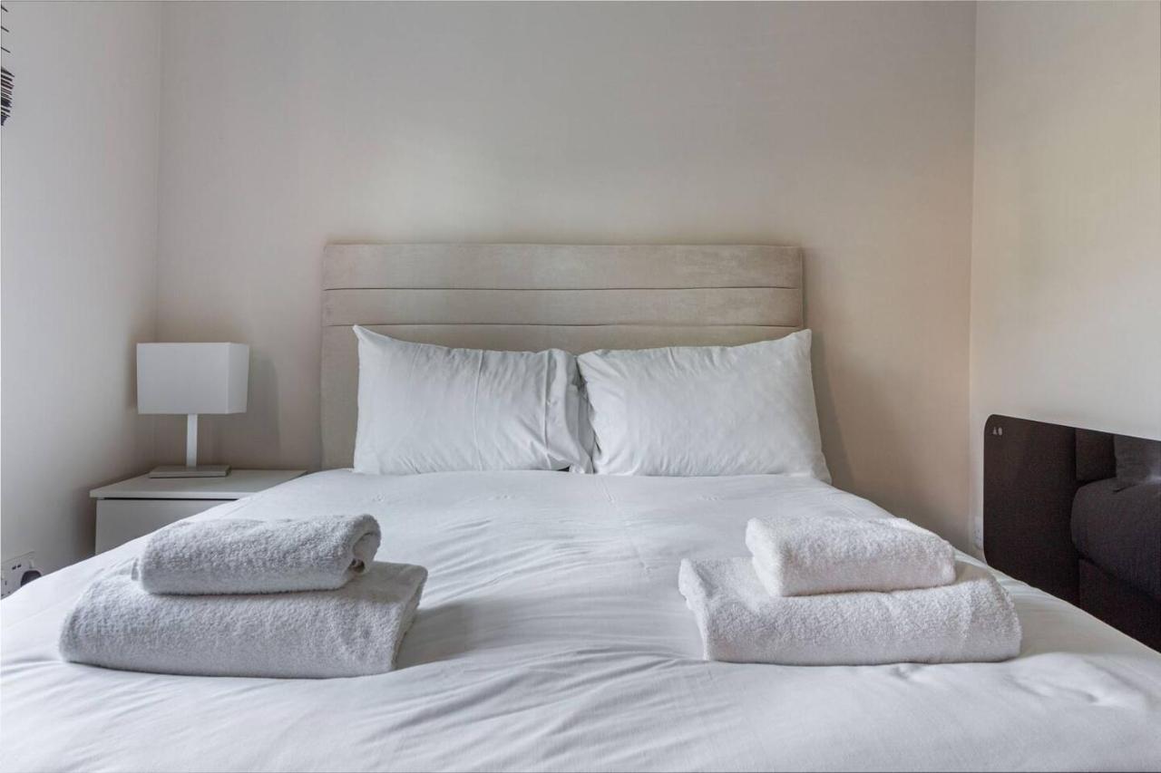 Lovely 2Bed Apt In Redditch, Free Wi-Fi & Parking Buitenkant foto