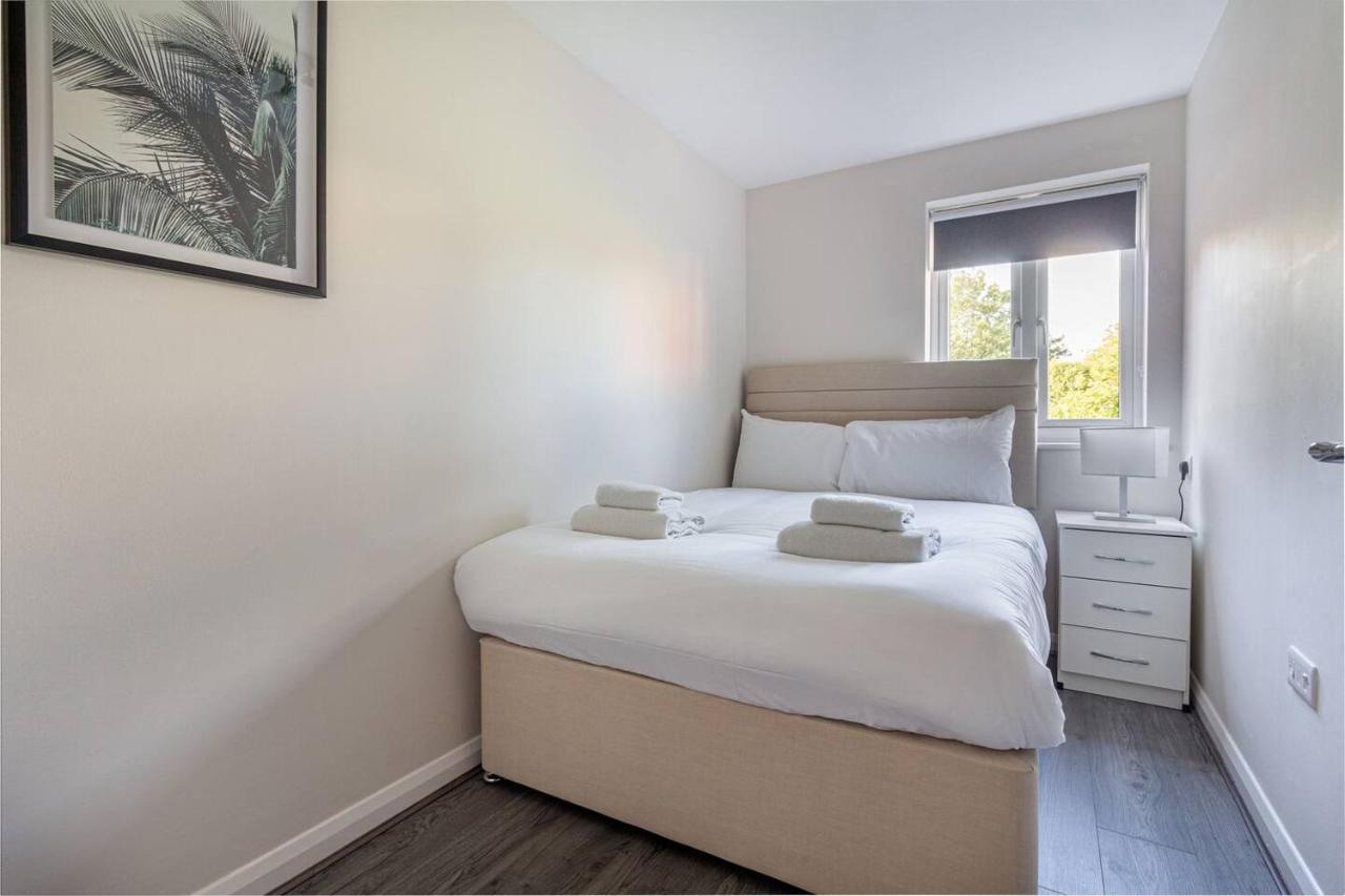 Lovely 2Bed Apt In Redditch, Free Wi-Fi & Parking Buitenkant foto