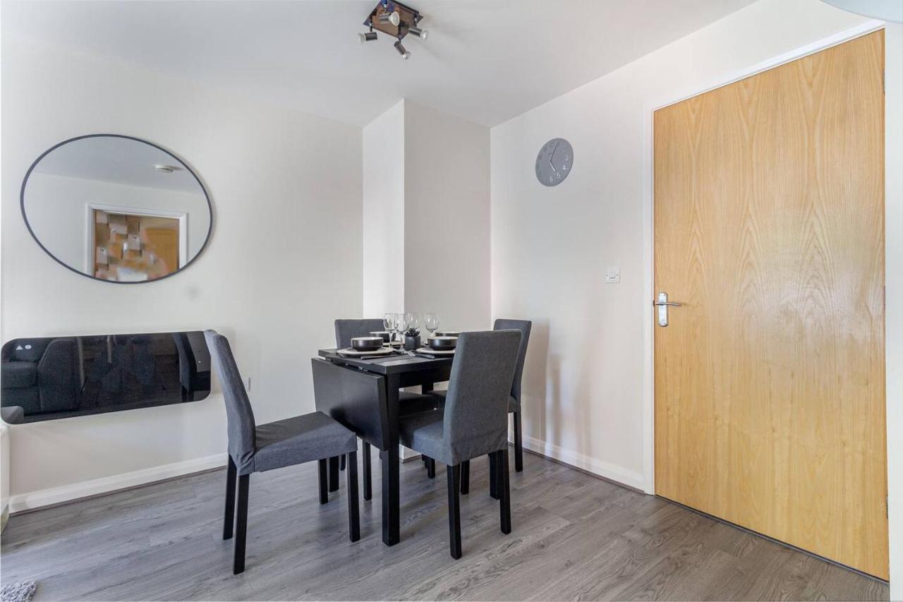 Lovely 2Bed Apt In Redditch, Free Wi-Fi & Parking Buitenkant foto