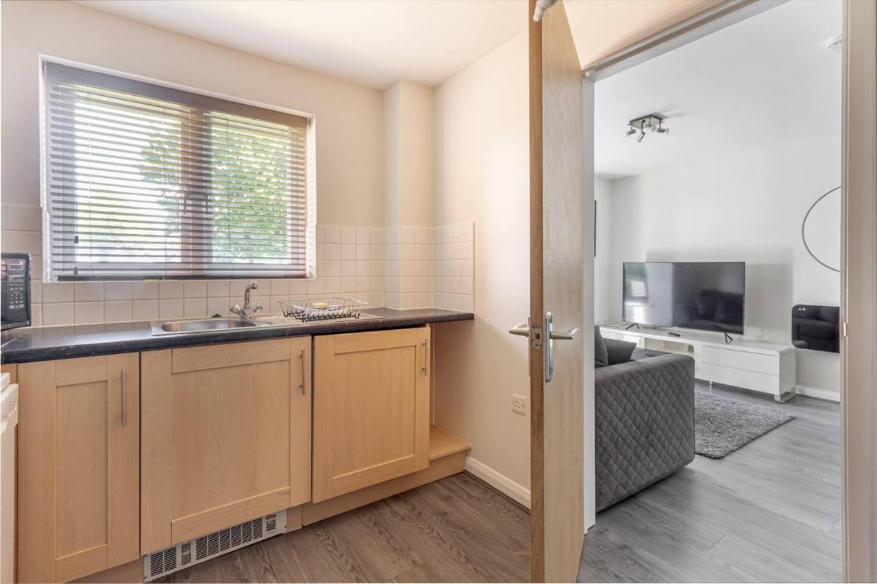 Lovely 2Bed Apt In Redditch, Free Wi-Fi & Parking Buitenkant foto