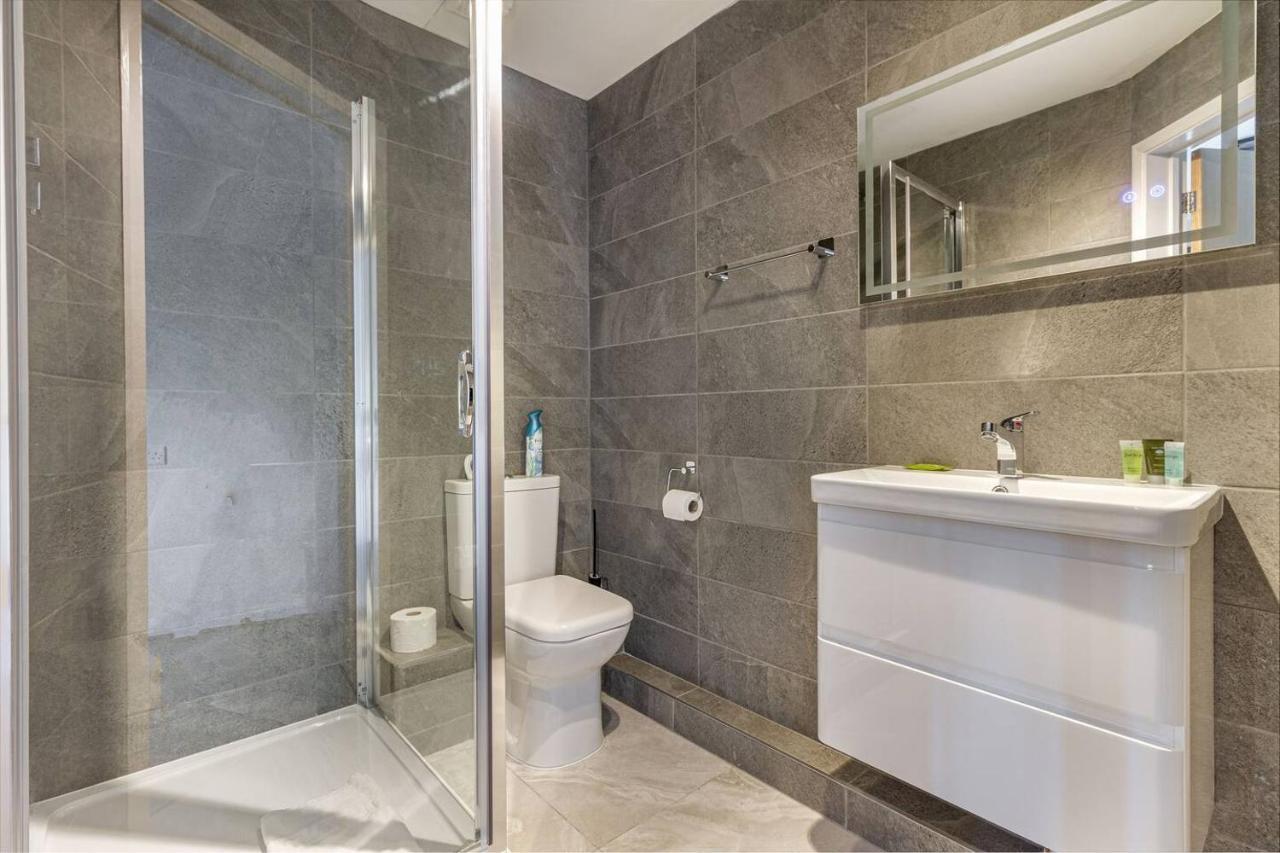 Lovely 2Bed Apt In Redditch, Free Wi-Fi & Parking Buitenkant foto