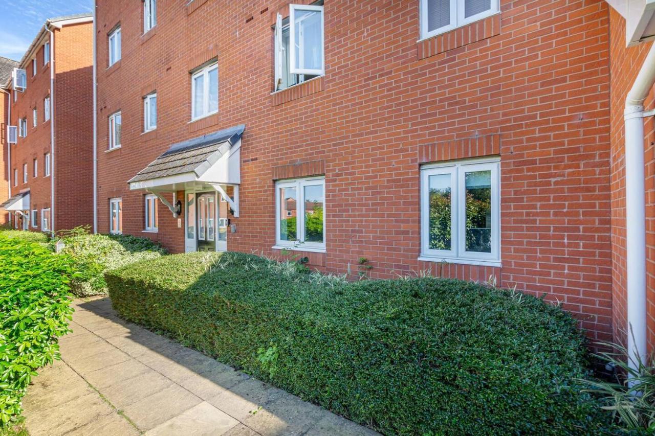Lovely 2Bed Apt In Redditch, Free Wi-Fi & Parking Buitenkant foto